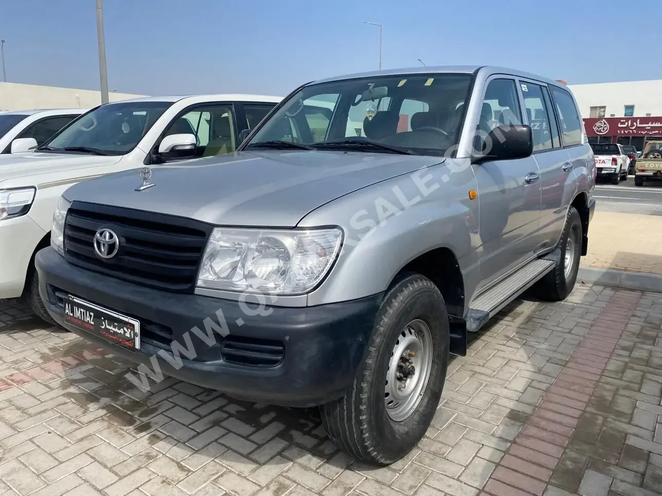 Toyota  Land Cruiser  G  2006  Manual  224,000 Km  6 Cylinder  Four Wheel Drive (4WD)  SUV  Silver