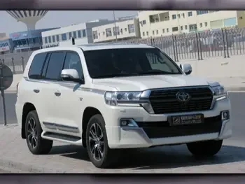 Toyota  Land Cruiser  VXR  2019  Automatic  172,000 Km  8 Cylinder  Four Wheel Drive (4WD)  SUV  Pearl