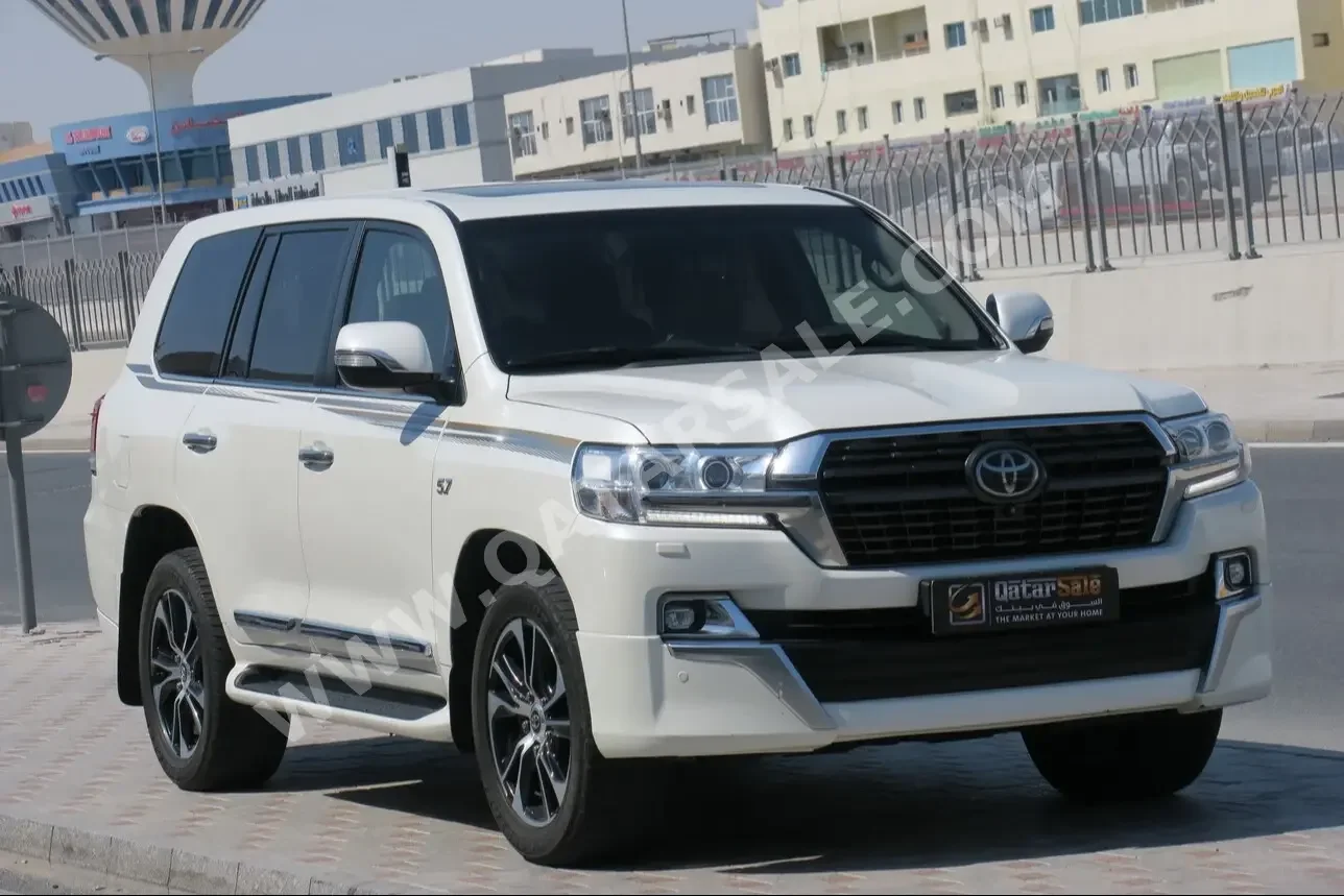 Toyota  Land Cruiser  VXR  2019  Automatic  172,000 Km  8 Cylinder  Four Wheel Drive (4WD)  SUV  Pearl