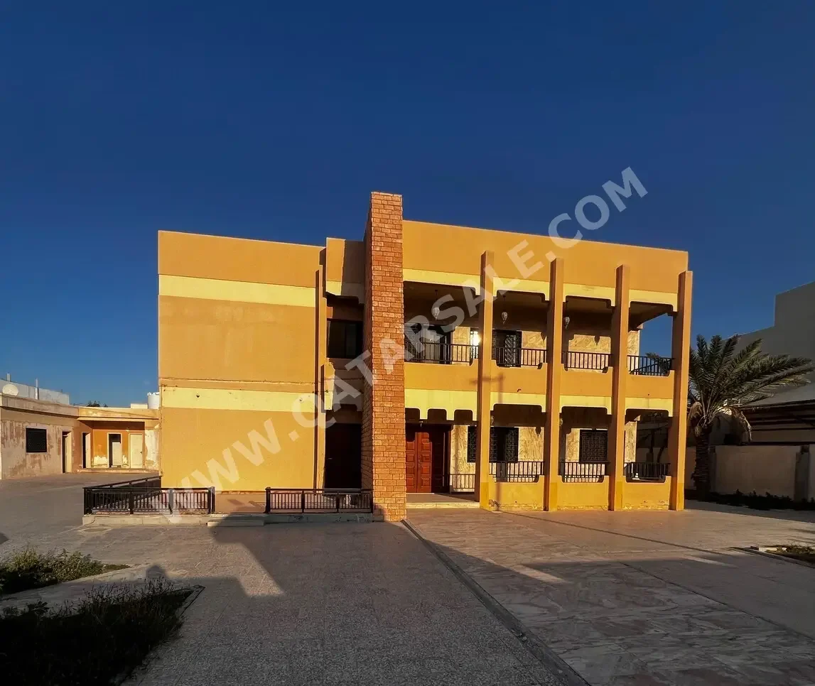 Family Residential  - Not Furnished  - Doha  - Al Dafna  - 6 Bedrooms