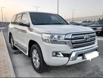 Toyota  Land Cruiser  GXR  2016  Automatic  238,000 Km  8 Cylinder  Four Wheel Drive (4WD)  SUV  White