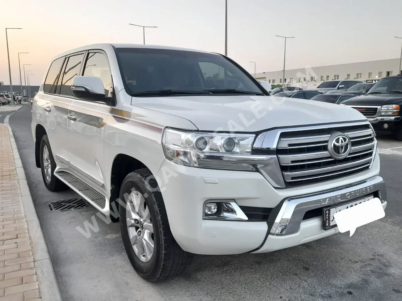 Toyota  Land Cruiser  GXR  2016  Automatic  238,000 Km  8 Cylinder  Four Wheel Drive (4WD)  SUV  White