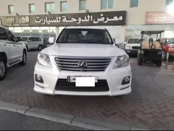 Lexus  LX  570  2011  Automatic  71,000 Km  8 Cylinder  Four Wheel Drive (4WD)  SUV  White