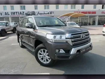 Toyota  Land Cruiser  GXR  2018  Automatic  195,000 Km  8 Cylinder  Four Wheel Drive (4WD)  SUV  Gray