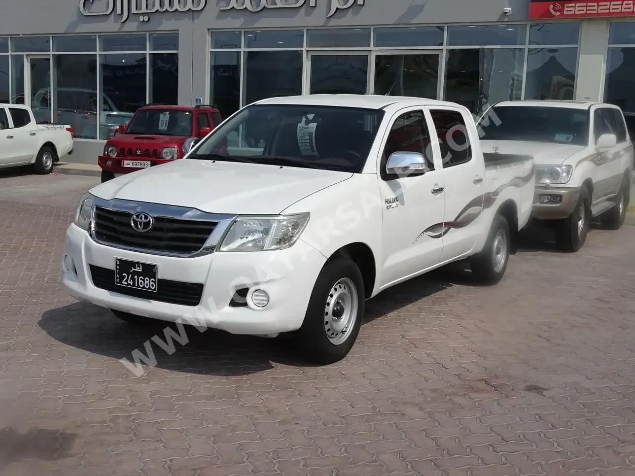 Toyota  Hilux  SR5  2013  Manual  246,000 Km  4 Cylinder  Four Wheel Drive (4WD)  Pick Up  White