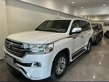 Toyota  Land Cruiser  GXR  2018  Automatic  136,000 Km  6 Cylinder  Four Wheel Drive (4WD)  SUV  White