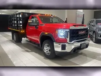 GMC  Sierra  3500 HD  2022  Automatic  300 Km  8 Cylinder  Four Wheel Drive (4WD)  Pick Up  Red  With Warranty