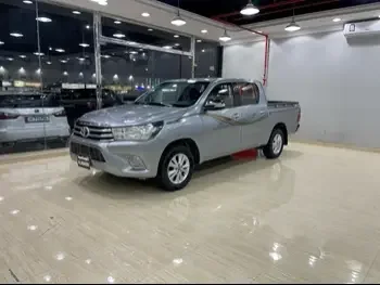 Toyota  Hilux  SR5  2017  Automatic  231,000 Km  4 Cylinder  Rear Wheel Drive (RWD)  Pick Up  Silver