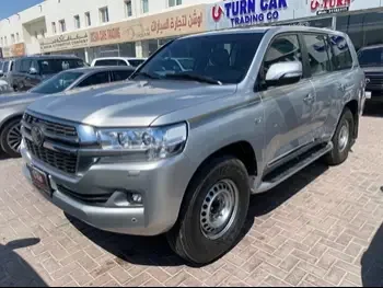 Toyota  Land Cruiser  VXR  2021  Automatic  178,000 Km  8 Cylinder  Four Wheel Drive (4WD)  SUV  Silver