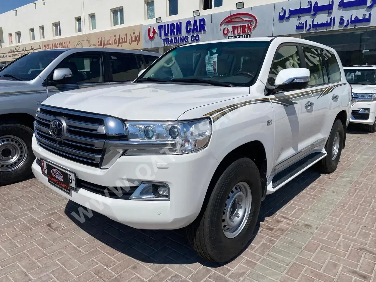 Toyota  Land Cruiser  VXR  2017  Automatic  200,000 Km  8 Cylinder  Four Wheel Drive (4WD)  SUV  White