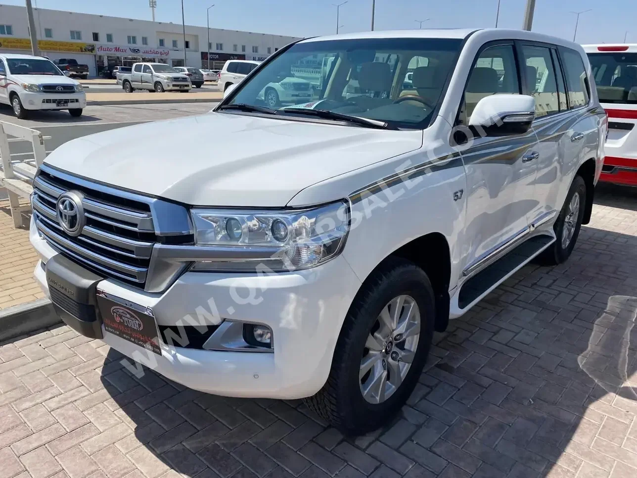 Toyota  Land Cruiser  VXR  2016  Automatic  224,000 Km  8 Cylinder  Four Wheel Drive (4WD)  SUV  White