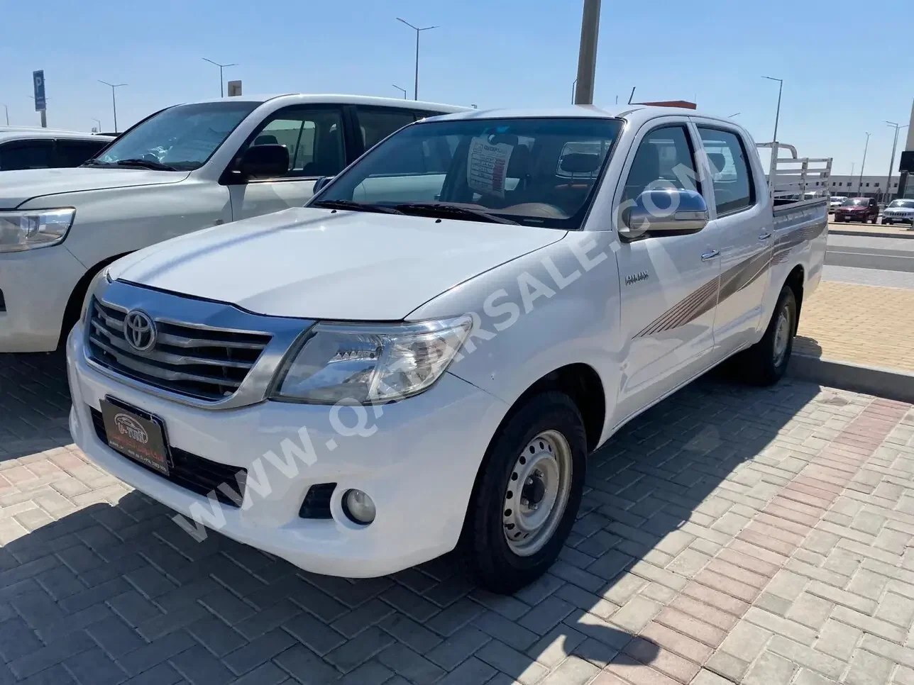 Toyota  Hilux  2012  Manual  386,000 Km  4 Cylinder  Rear Wheel Drive (RWD)  Pick Up  White