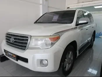 Toyota  Land Cruiser  GXR  2012  Automatic  397,000 Km  8 Cylinder  Four Wheel Drive (4WD)  SUV  White