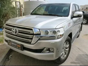 Toyota  Land Cruiser  GXR  2017  Automatic  116,000 Km  8 Cylinder  Four Wheel Drive (4WD)  SUV  Silver