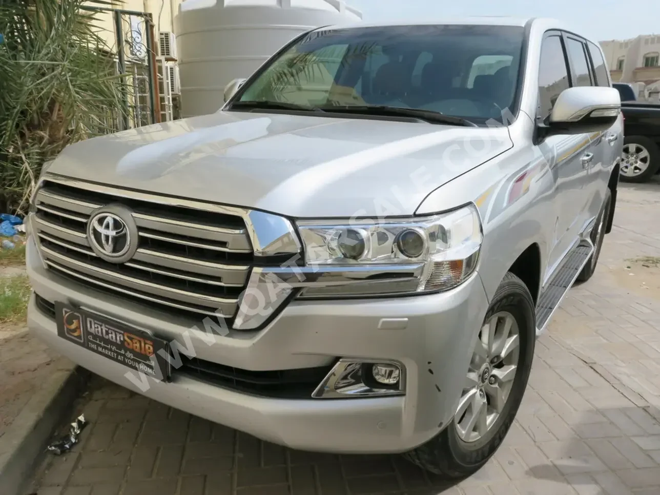 Toyota  Land Cruiser  GXR  2017  Automatic  116,000 Km  8 Cylinder  Four Wheel Drive (4WD)  SUV  Silver