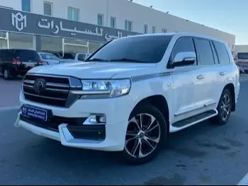 Toyota  Land Cruiser  VXR  2020  Automatic  235,000 Km  8 Cylinder  Four Wheel Drive (4WD)  SUV  White