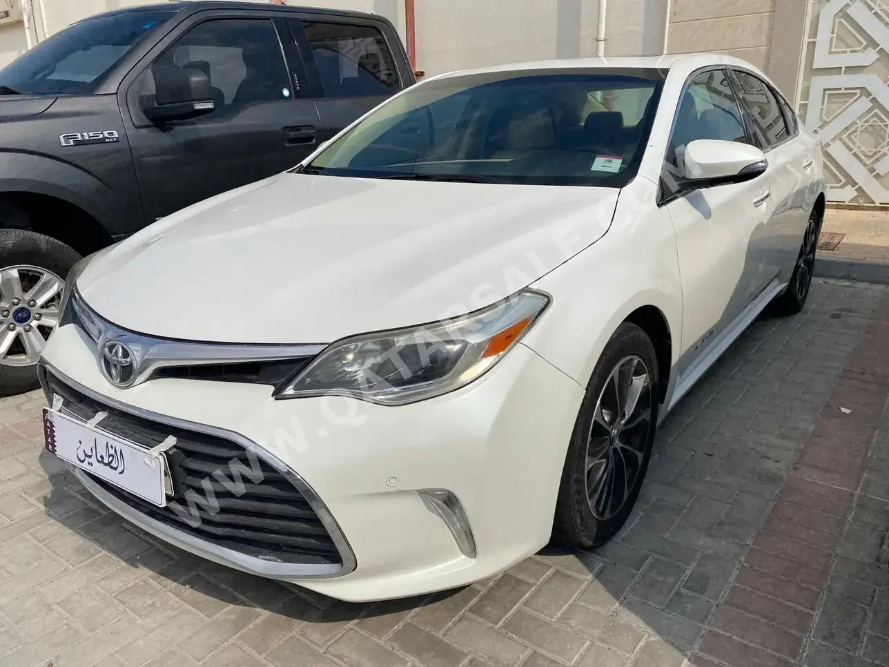 Toyota  Avalon  XLE  2017  Automatic  114,000 Km  6 Cylinder  Front Wheel Drive (FWD)  Sedan  White