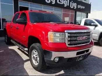 GMC  Sierra  2500 HD  2012  Automatic  195,000 Km  8 Cylinder  Four Wheel Drive (4WD)  Pick Up  Red