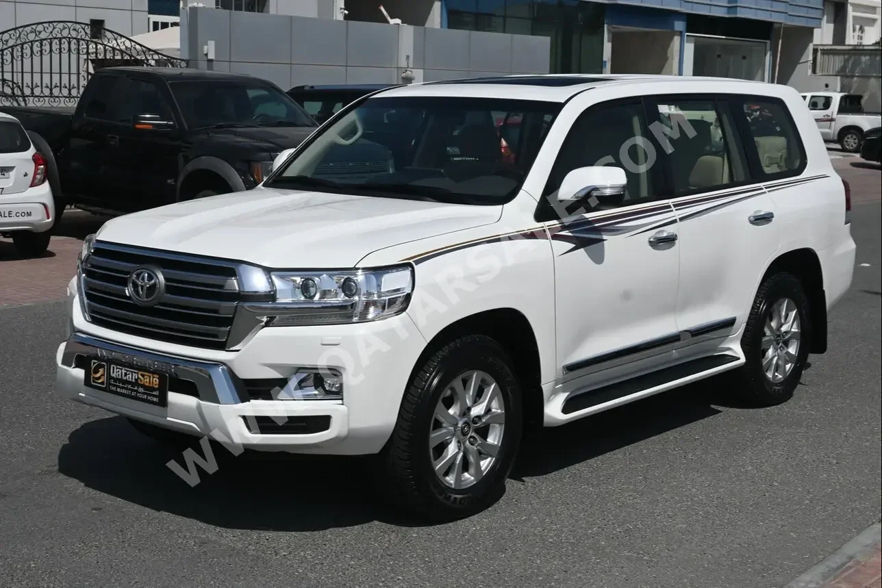 Toyota  Land Cruiser  GXR  2018  Automatic  123,000 Km  8 Cylinder  Four Wheel Drive (4WD)  SUV  White