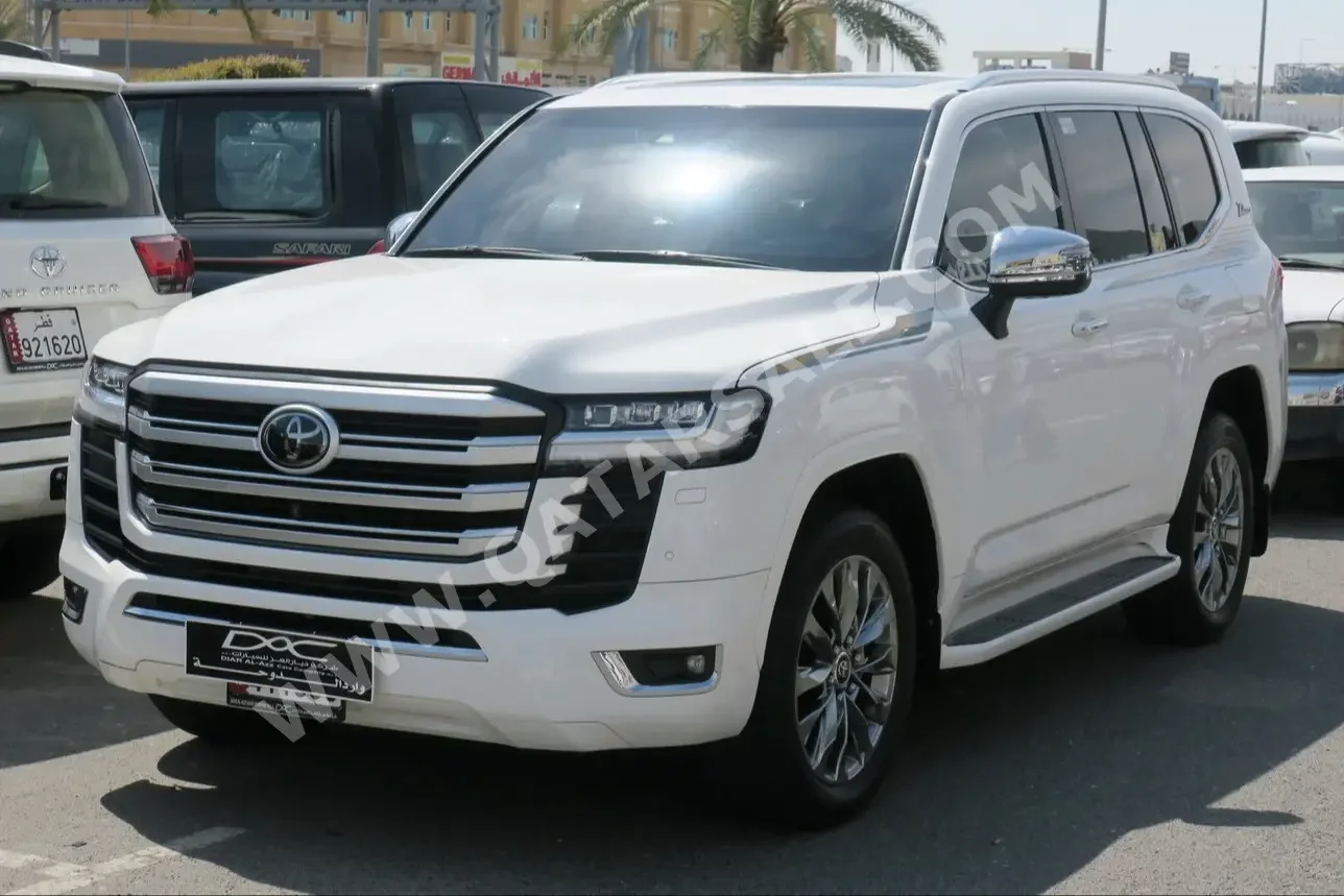 Toyota  Land Cruiser  VXR Twin Turbo  2022  Automatic  40,000 Km  6 Cylinder  Four Wheel Drive (4WD)  SUV  White  With Warranty