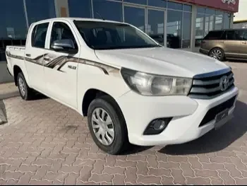 Toyota  Hilux  2017  Automatic  228,000 Km  4 Cylinder  Four Wheel Drive (4WD)  Pick Up  White