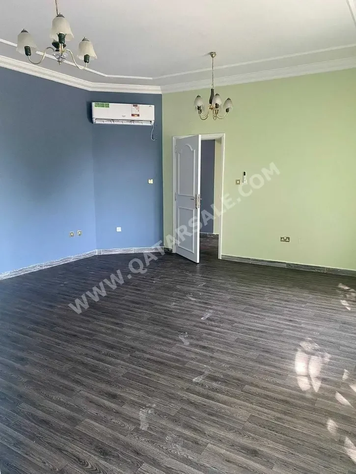 1 Bedrooms  Apartment  For Rent  Doha -  West Bay  Not Furnished