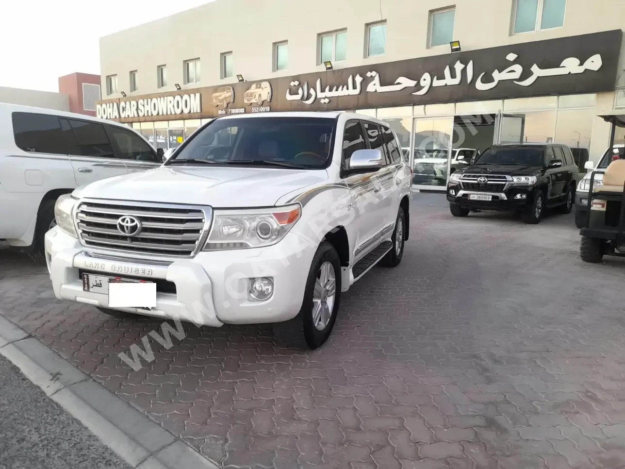 Toyota  Land Cruiser  VXR  2013  Automatic  247,000 Km  8 Cylinder  Four Wheel Drive (4WD)  SUV  White