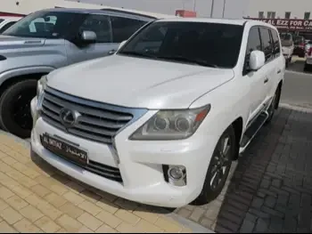 Lexus  LX  570  2013  Automatic  206,000 Km  8 Cylinder  Four Wheel Drive (4WD)  SUV  White