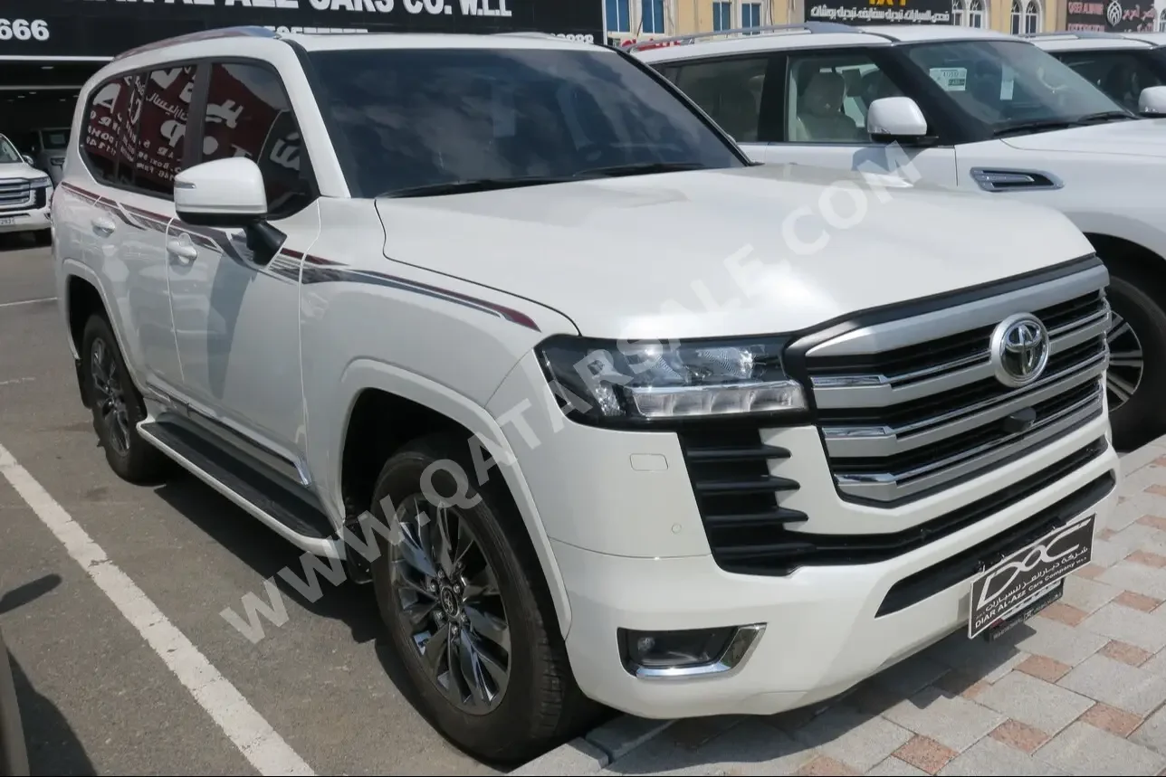 Toyota  Land Cruiser  GXR Twin Turbo  2024  Automatic  10,000 Km  6 Cylinder  Four Wheel Drive (4WD)  SUV  White  With Warranty