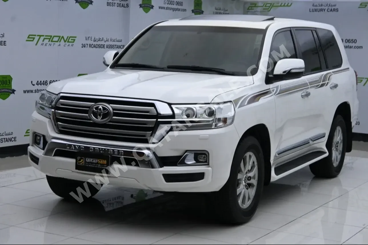 Toyota  Land Cruiser  GXR  2017  Automatic  152,000 Km  8 Cylinder  Four Wheel Drive (4WD)  SUV  White