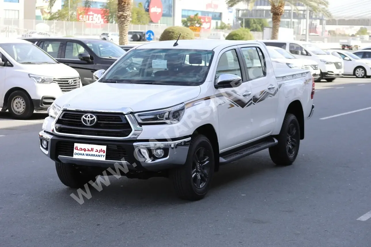 Toyota  Hilux  SR5  2024  Automatic  0 Km  4 Cylinder  Four Wheel Drive (4WD)  Pick Up  White  With Warranty