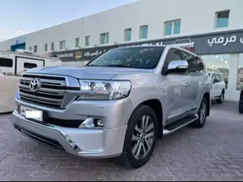 Toyota  Land Cruiser  VXR  2016  Automatic  245,000 Km  8 Cylinder  Four Wheel Drive (4WD)  SUV  Silver