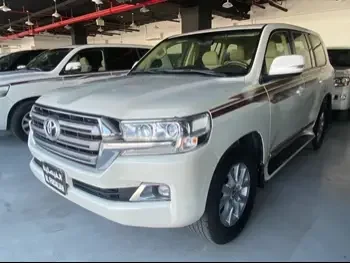 Toyota  Land Cruiser  GXR  2016  Automatic  450,000 Km  8 Cylinder  Four Wheel Drive (4WD)  SUV  White