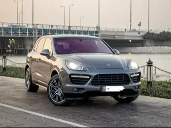 Porsche  Cayenne  S  2012  Automatic  98,000 Km  8 Cylinder  Four Wheel Drive (4WD)  SUV  Gray