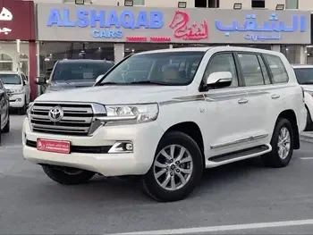 Toyota  Land Cruiser  VXR  2016  Automatic  279,000 Km  8 Cylinder  Four Wheel Drive (4WD)  SUV  White