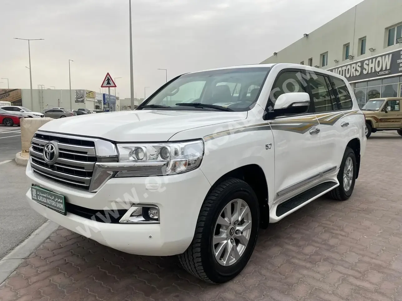 Toyota  Land Cruiser  VXR  2016  Automatic  196,000 Km  8 Cylinder  Four Wheel Drive (4WD)  SUV  White