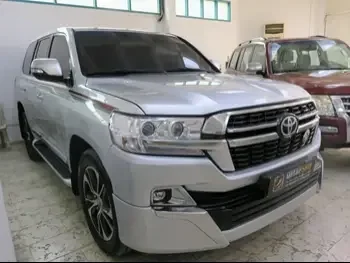 Toyota  Land Cruiser  GXR  2015  Automatic  347,000 Km  8 Cylinder  Four Wheel Drive (4WD)  SUV  Silver