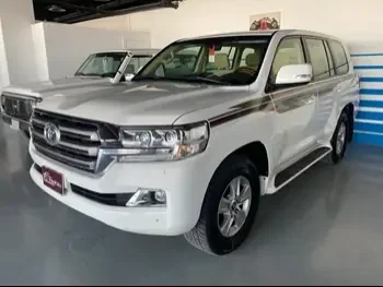 Toyota  Land Cruiser  GXR  2016  Automatic  270,000 Km  6 Cylinder  Four Wheel Drive (4WD)  SUV  White