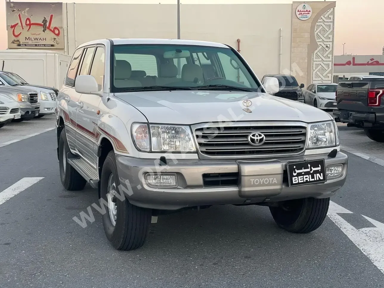 Toyota  Land Cruiser  GXR  2004  Automatic  358,000 Km  6 Cylinder  Four Wheel Drive (4WD)  SUV  White