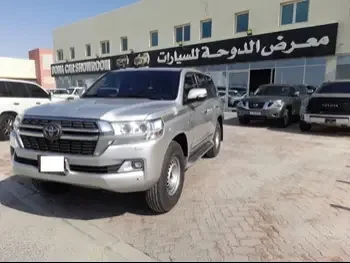 Toyota  Land Cruiser  VXR  2021  Automatic  186,000 Km  8 Cylinder  Four Wheel Drive (4WD)  SUV  Silver