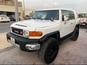 Toyota  FJ Cruiser  2009  Automatic  367,000 Km  6 Cylinder  Four Wheel Drive (4WD)  SUV  White