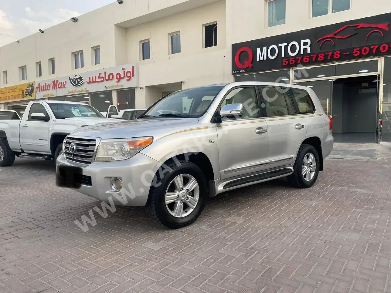 Toyota  Land Cruiser  VXR  2014  Automatic  322,000 Km  8 Cylinder  Four Wheel Drive (4WD)  SUV  Silver