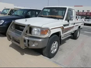 Toyota  Land Cruiser  LX  2015  Manual  298,000 Km  6 Cylinder  Four Wheel Drive (4WD)  Pick Up  White