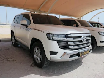 Toyota  Land Cruiser  GXR  2022  Automatic  39٬000 Km  6 Cylinder  Four Wheel Drive (4WD)  SUV  White  With Warranty