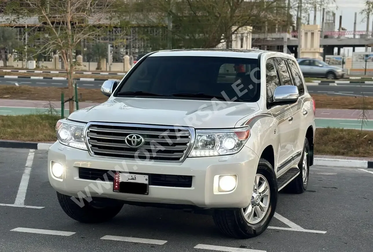 Toyota  Land Cruiser  VXR  2013  Automatic  227,000 Km  8 Cylinder  Four Wheel Drive (4WD)  SUV  White