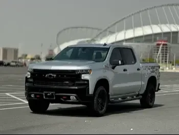 Chevrolet  Silverado  2022  Automatic  22,000 Km  8 Cylinder  Four Wheel Drive (4WD)  Pick Up  Silver  With Warranty