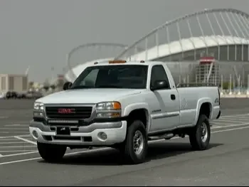 GMC  Sierra  2500 HD  2006  Automatic  359,000 Km  8 Cylinder  Four Wheel Drive (4WD)  Pick Up  White