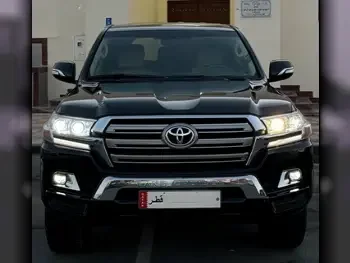 Toyota  Land Cruiser  GXR  2017  Automatic  102,000 Km  8 Cylinder  Four Wheel Drive (4WD)  SUV  Black