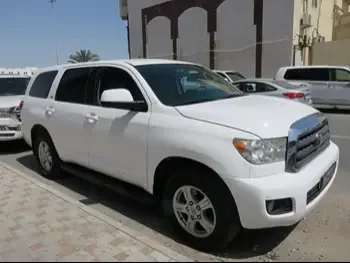 Toyota  Sequoia  2014  Automatic  127,000 Km  8 Cylinder  Four Wheel Drive (4WD)  SUV  White