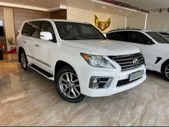 Lexus  LX  570 S  2015  Automatic  175,000 Km  8 Cylinder  Four Wheel Drive (4WD)  SUV  White